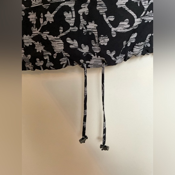 J.JILL Fit On The Go Hooded Jacket/WindbreakerBlack 1/2 Zip Size Small Petite - Picture 7 of 12